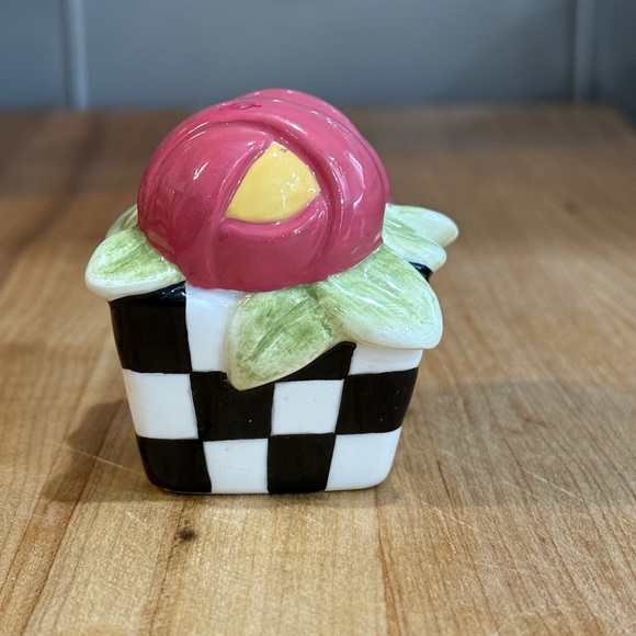 Mary Engelbreit Flowers & Chick ceramic salt and pepper shakers - Picture 5 of 11